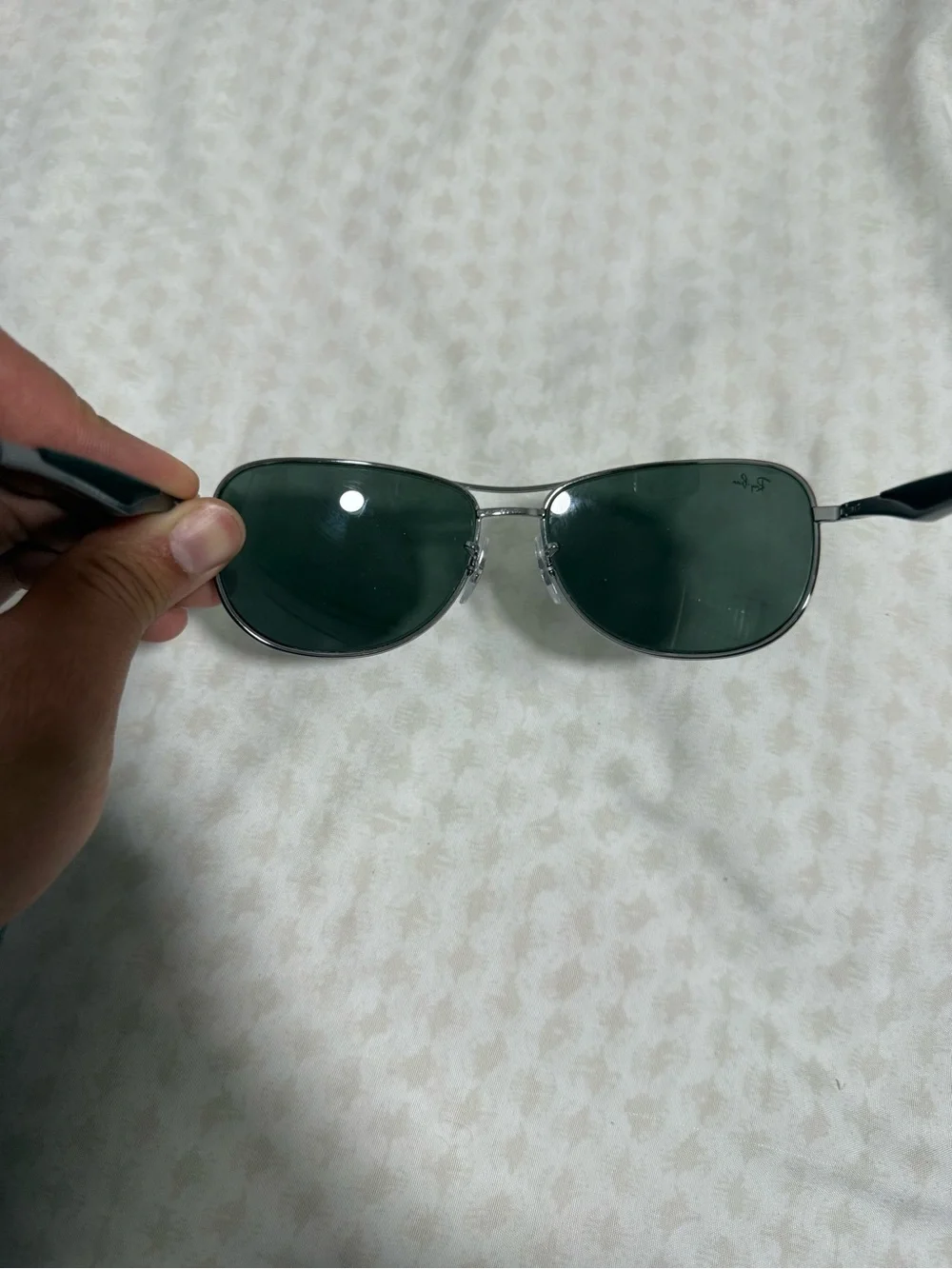 Ray Ban RB3519 Sunglasses. Black Frame Green Polarized Lenses. Comes with case